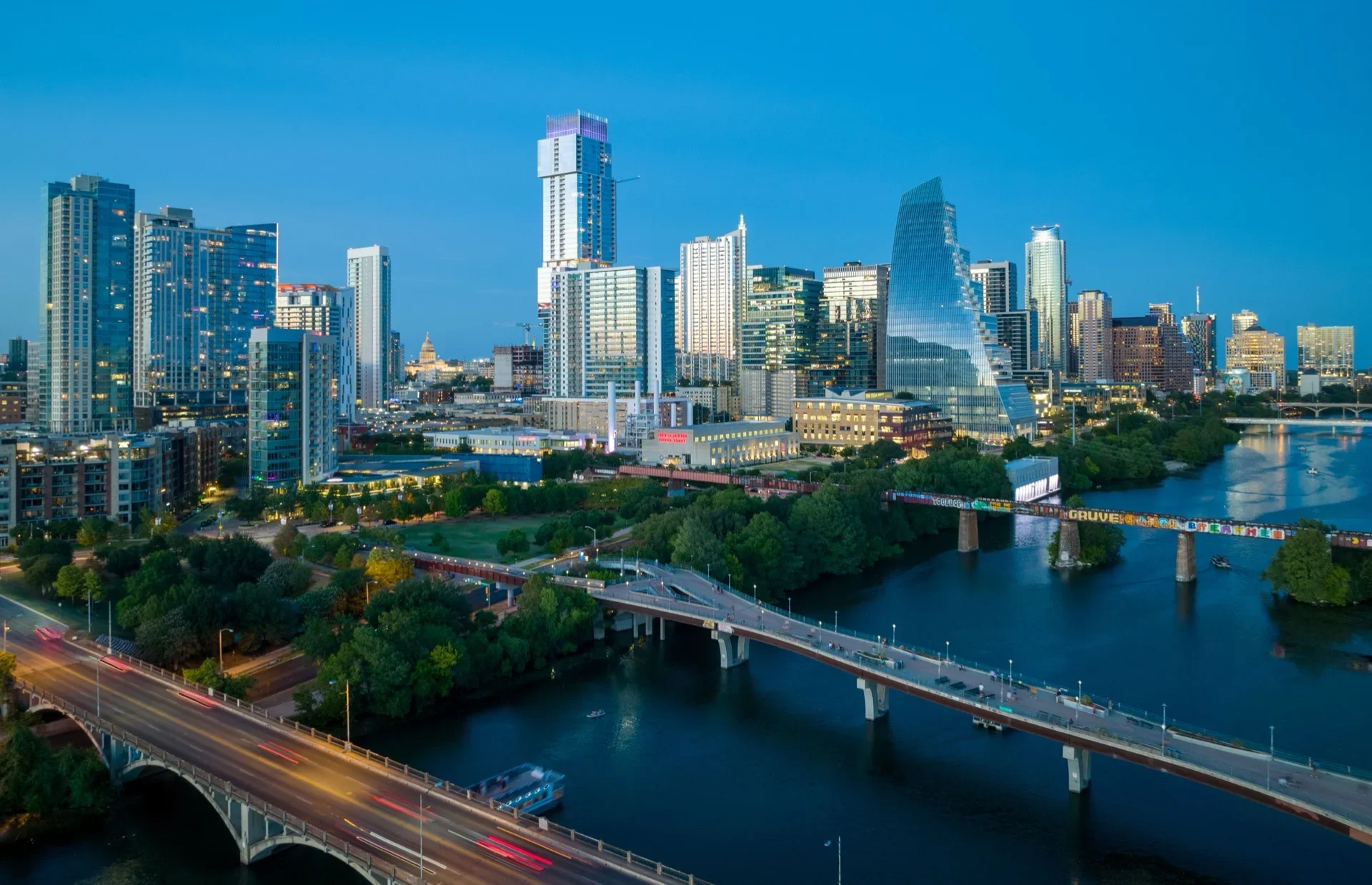 Beautiful Austin outdoor adventures attractions and activities - seasonal romantic experiences for couples throughout the year