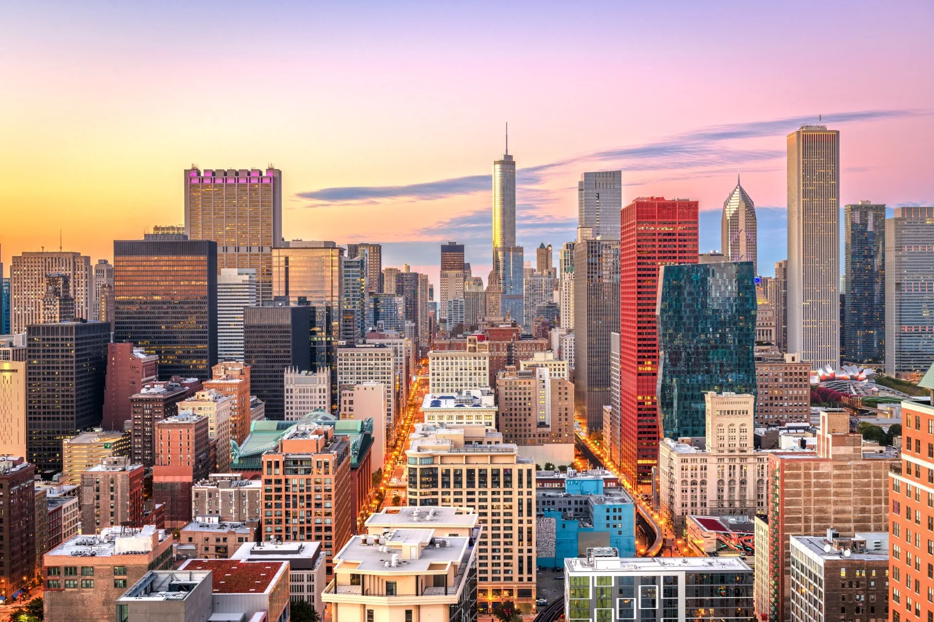 Beautiful Chicago architectural beauty attractions and activities - seasonal romantic experiences for couples throughout the year