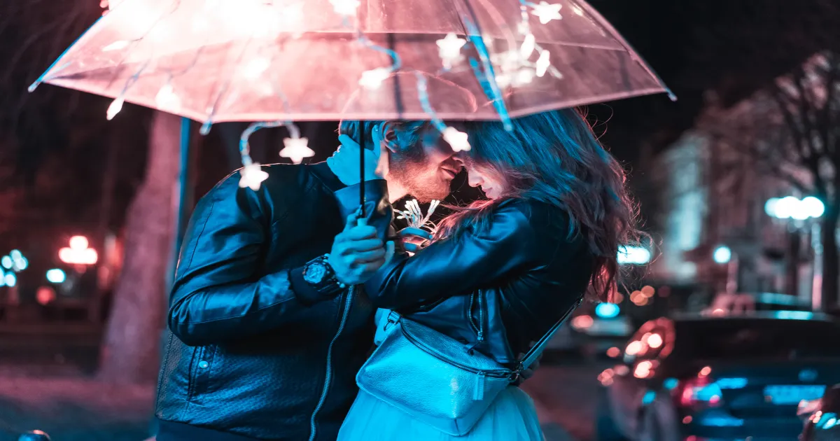 Indoor first date ideas Seattle for rainy weather - cozy cafes and museums